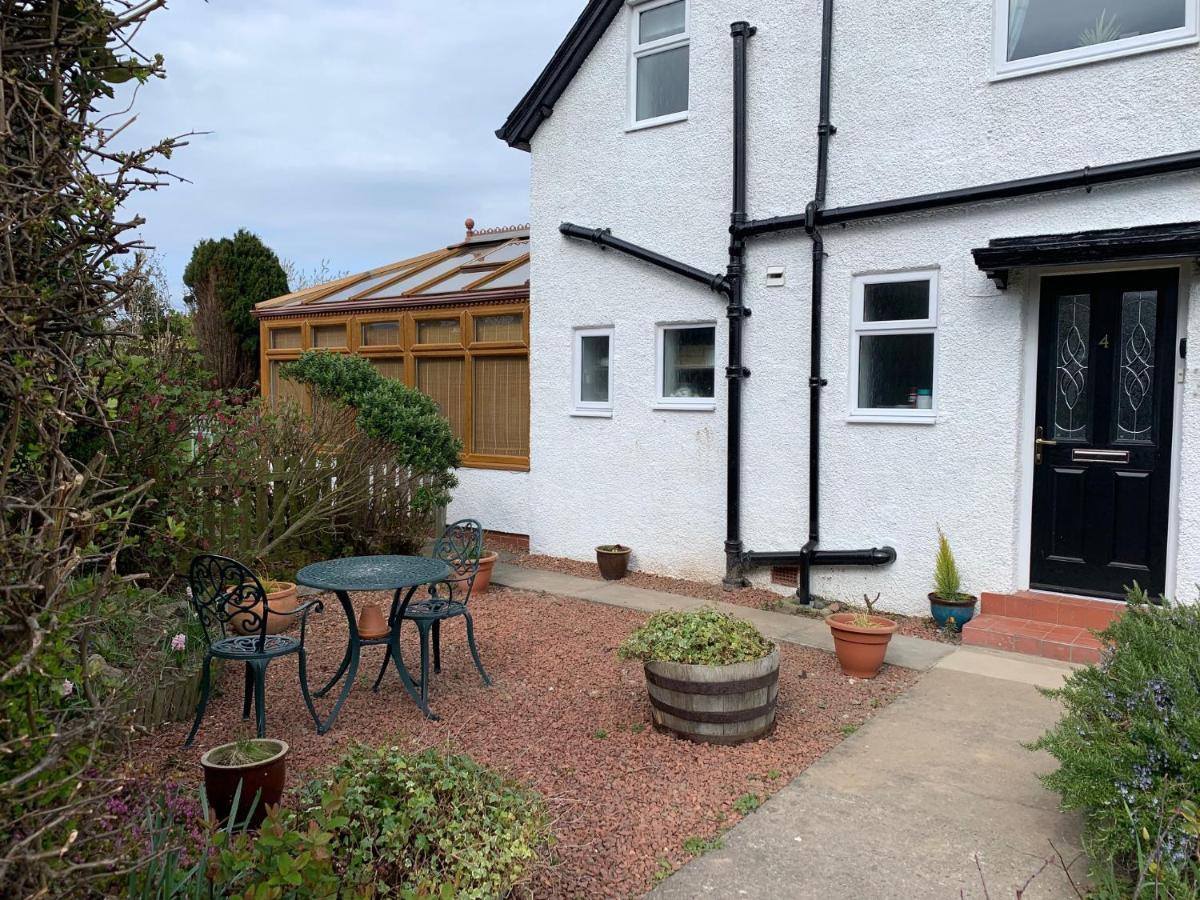 Holly Trees Bed & Breakfast Seahouses Dış mekan fotoğraf