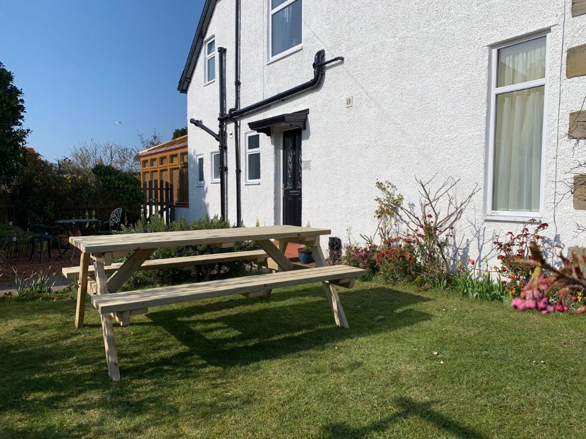 Holly Trees Bed & Breakfast Seahouses Dış mekan fotoğraf
